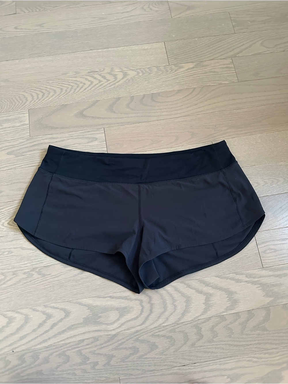 Lululemon low rise speed up 2.5”